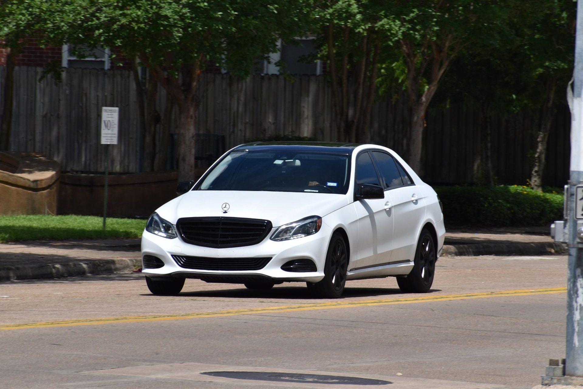 mercedes-benz-5259397_1280